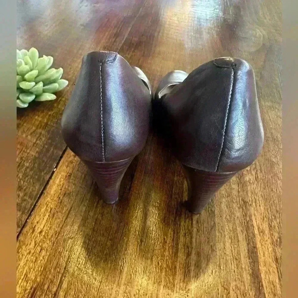 Sofft | Brown Soft Genuine Leather Pumps - Picture 3 of 7